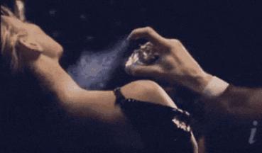 lv新款香水,买不起lv包包看看就好文案