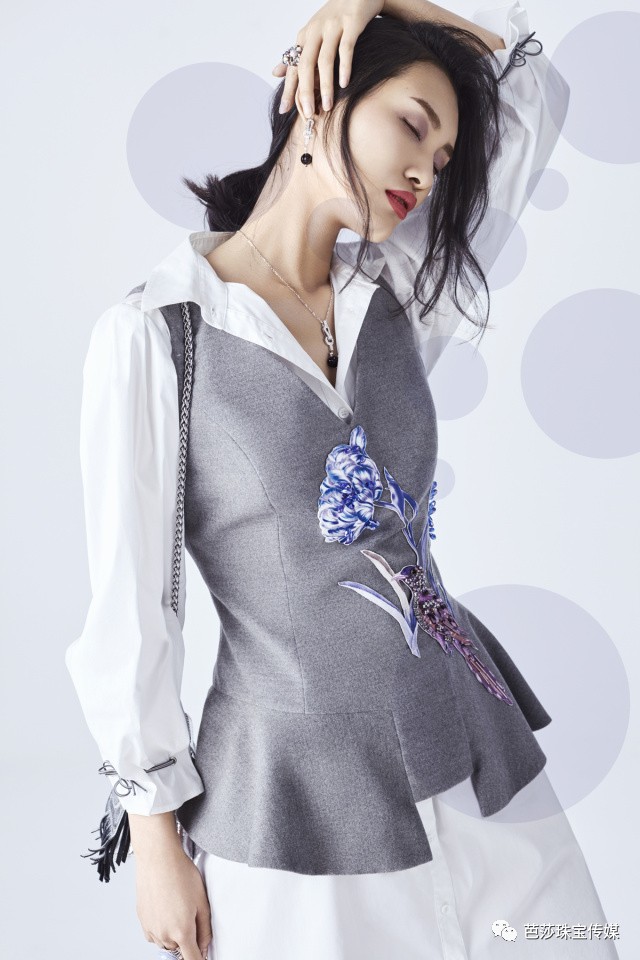 “范小胖”改名了？来不及甩肉的小长假，超显瘦的高级灰得配这些珠宝！