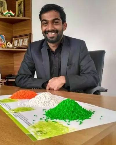 这个从垃圾山中成长起来的印度小伙，为了拯救环境，发明了一款可以吃的塑料袋