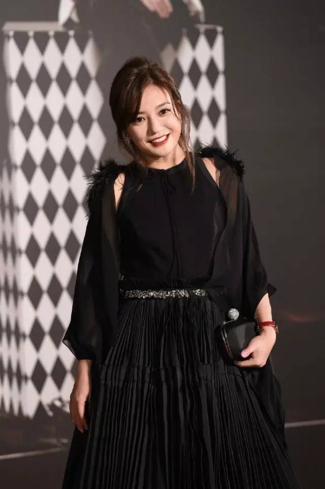 周冬雨金马奖表现,周冬雨颁奖反应