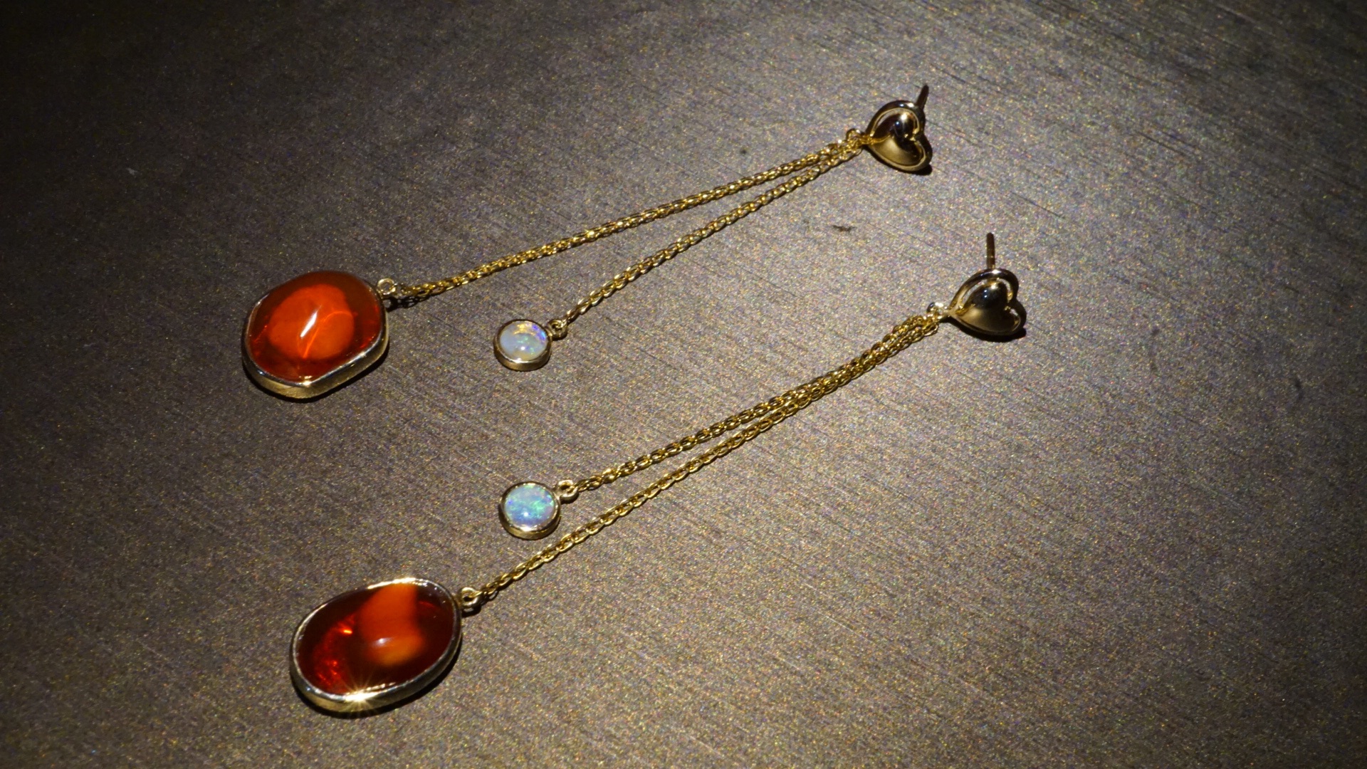 欧泊宝石哪一种颜色的最贵,欧泊宝石哪一种颜色的最珍贵