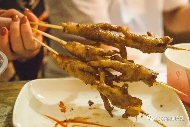 活久见，吃完武汉这家烧烤，我忘了对面淘气牛杂的味道
