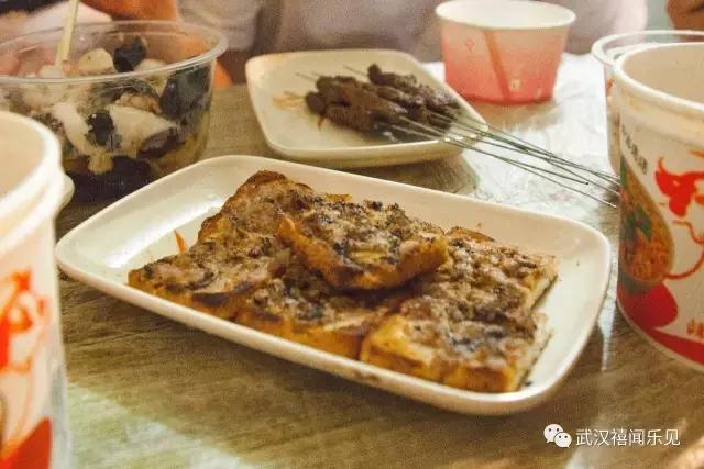 活久见，吃完武汉这家烧烤，我忘了对面淘气牛杂的味道