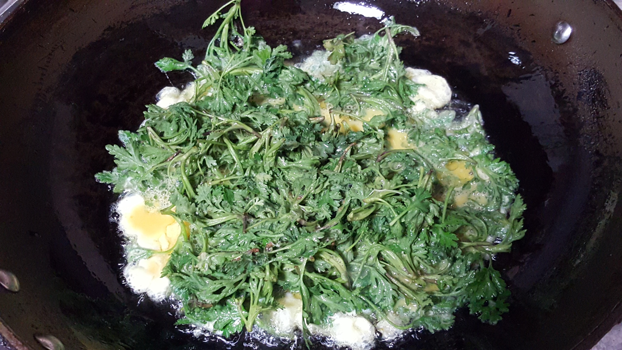 炒苦菊鸡蛋最好吃的做法,清新爽口的菊花菜炒鸡蛋