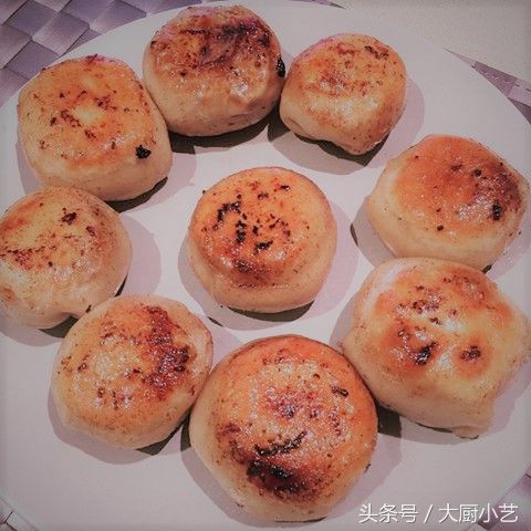 门钉肉饼薄皮大馅儿,老北京门钉肉饼其实就是牛肉饼