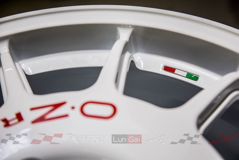 任性的4孔小轮——OZLeggenda轮毂细节展示