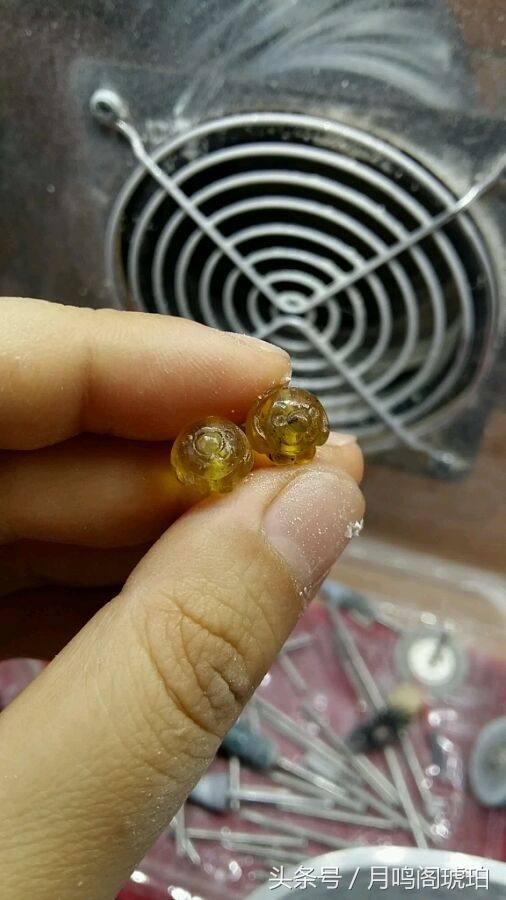 琥珀边角料变废为宝,废物利用提炼黄金