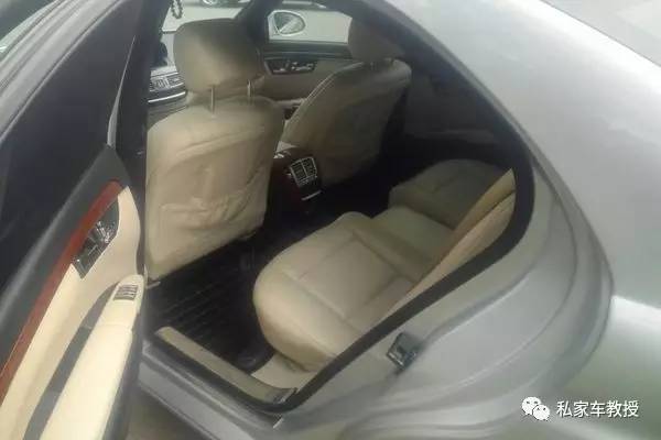 开了十年的三十万奔驰车能卖多少,开了十年的车十万公里还能买吗