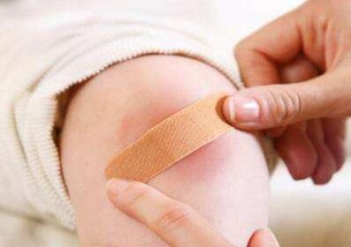 擦伤后形成的白斑会恢复吗,擦伤了然后变白了是怎么回事