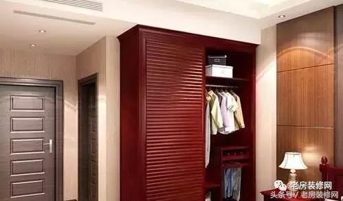 衣柜做到顶石膏线怎么处理,定制衣柜做到顶还是留一点边