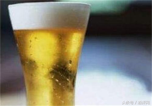 黄啤白啤黑啤生啤哪个不苦,黑啤黄啤鲜啤