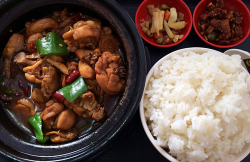 黄焖鸡米饭最正宗的是哪家,哪里黄焖鸡米饭最出名