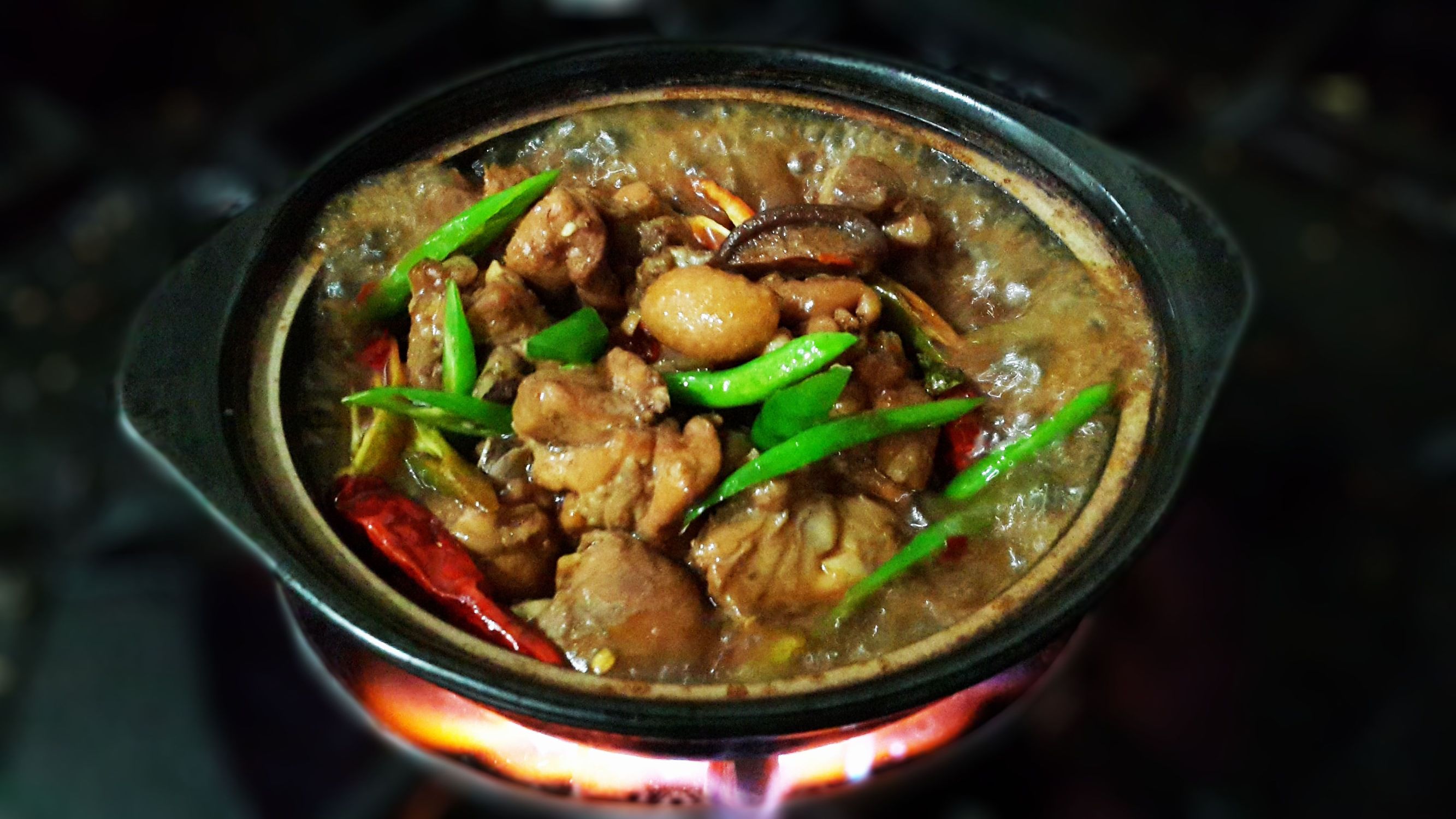 黄焖鸡米饭最正宗的是哪家,哪里黄焖鸡米饭最出名