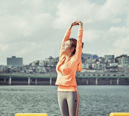 原地跑步减肥法的正确方法,原地小跑跟原地踏步哪个更快减肥