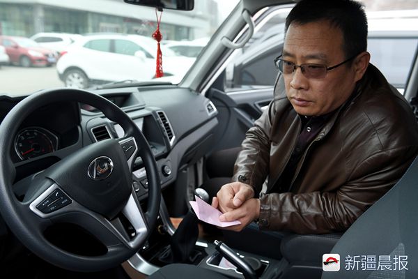 新车维修后冒黑烟,新车不到一个月开到路上冒烟