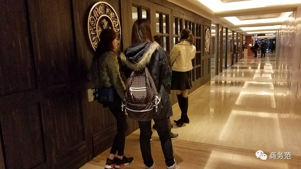 他家的银饰比金贵，却总有人想要挂几斤