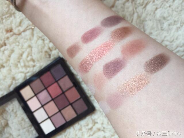 最高级的妆容绝对是哑光眼影打造出来的，闪闪的珠光色靠边站