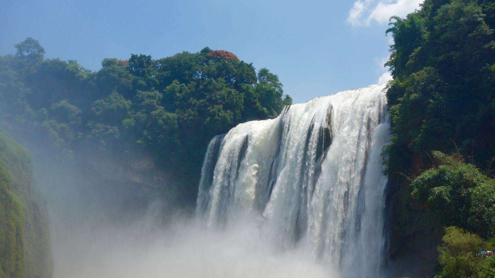 太壮观!清远这个群山萦绕的天湖惊现百米大瀑布,你竟然不知道?