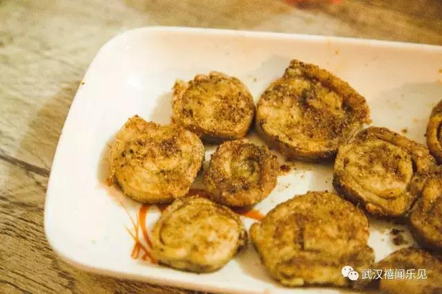 活久见，吃完武汉这家烧烤，我忘了对面淘气牛杂的味道