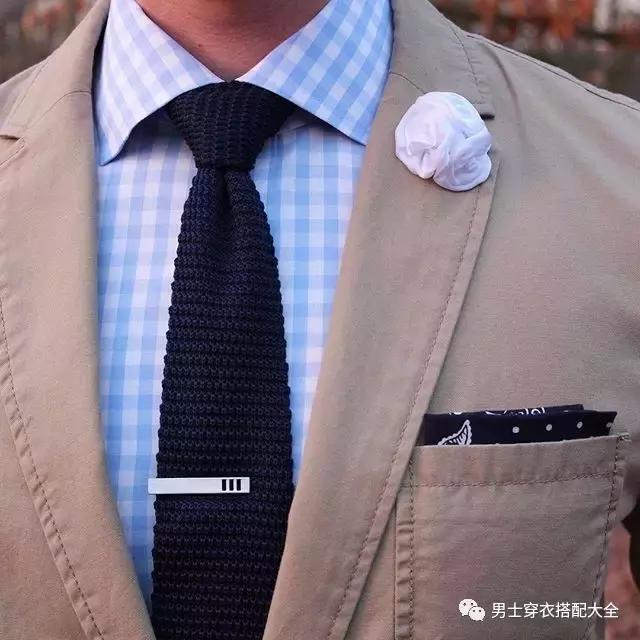 男士休闲西装西裤搭配小白鞋,男士休闲西装搭配什么打底衫