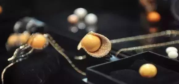 海螺吐出龙珠的视频,海螺吃出天价龙珠