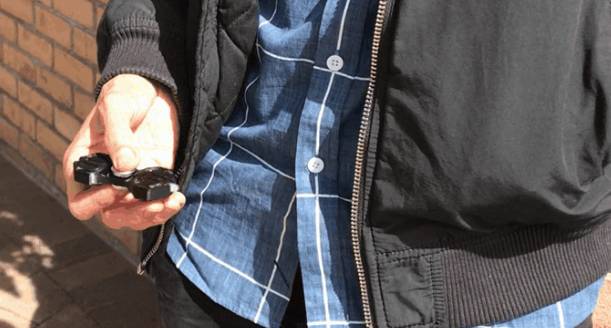 一款会飞的指尖陀螺,只能转不能锤的指尖陀螺