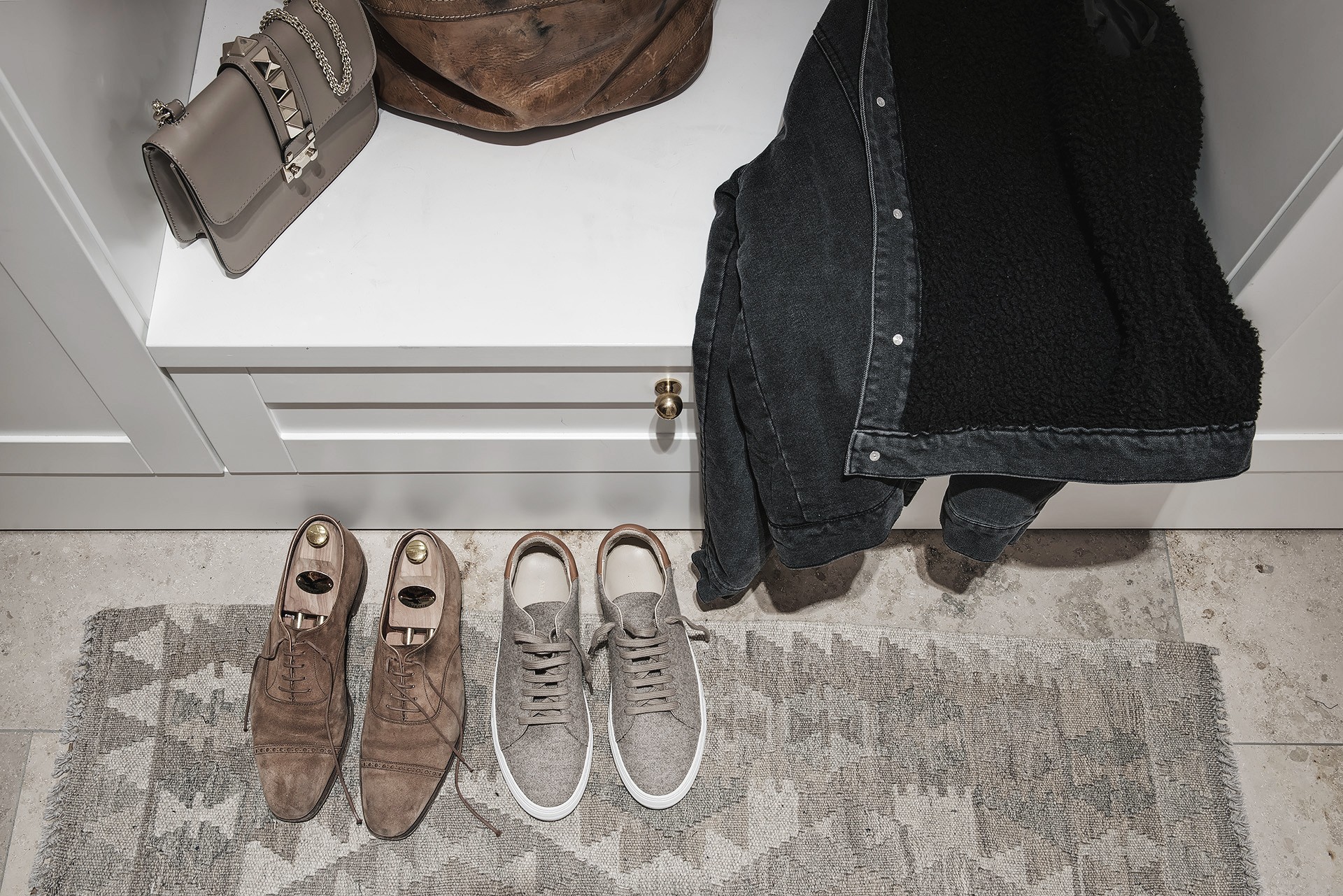 浅灰房门效果,浅灰色木门全屋设计