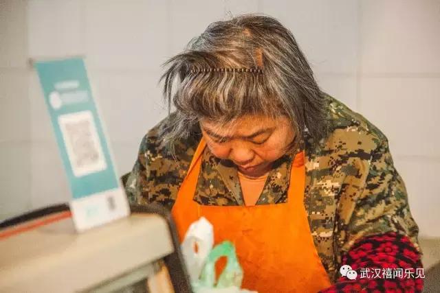 活久见，吃完武汉这家烧烤，我忘了对面淘气牛杂的味道