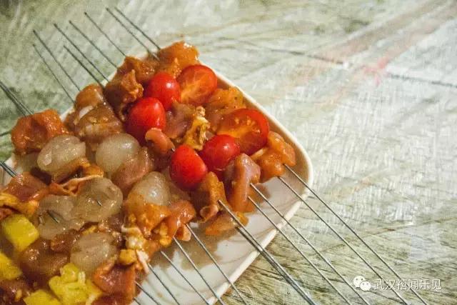 活久见，吃完武汉这家烧烤，我忘了对面淘气牛杂的味道