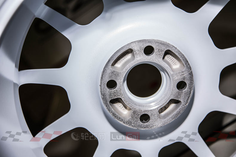 任性的4孔小轮——OZLeggenda轮毂细节展示