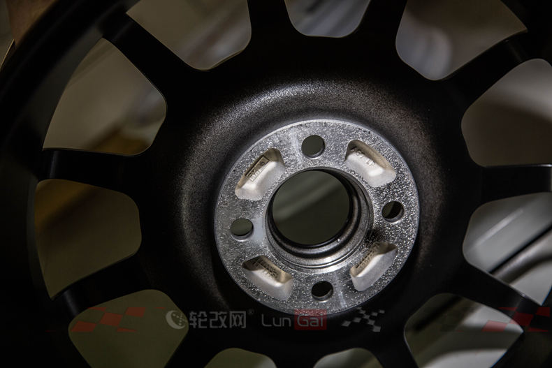 任性的4孔小轮——OZLeggenda轮毂细节展示