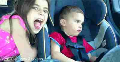 哥们你要是把这聪明的头脑用在学习上,如今的你早就成功了