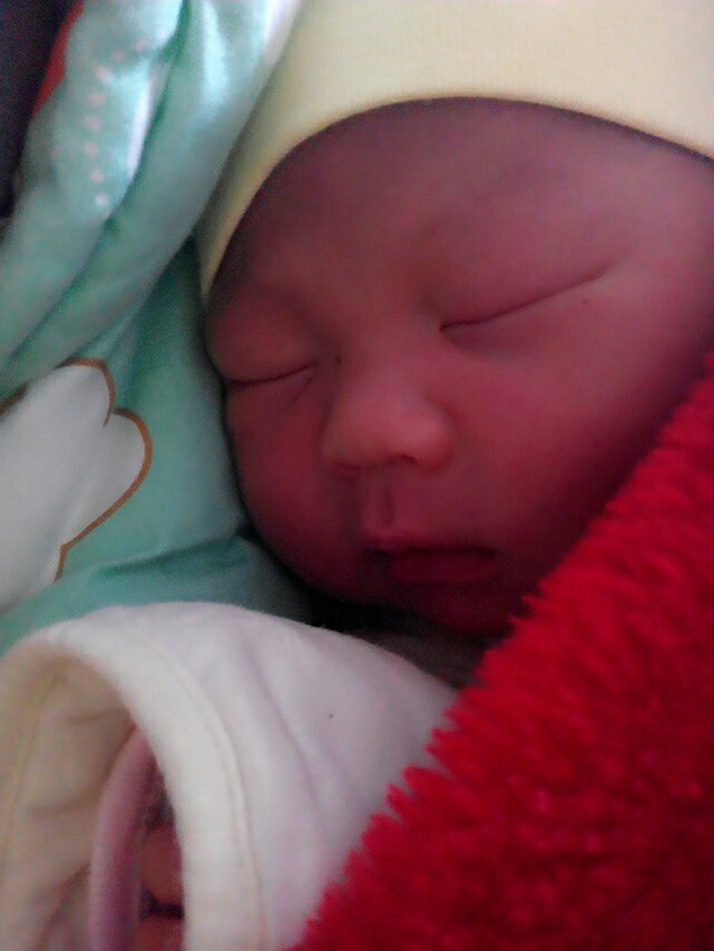 积液和褐色分泌物给我滚蛋，胎盘低的我最终还是保胎成功