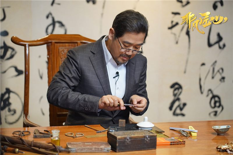 王牌对王牌张丰毅劈叉,张丰毅真正男子汉倒立俯卧撑