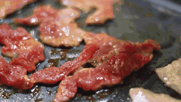 这家店看着不起眼，但是他们家的铁板饭一天卖出去20000份哎！