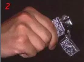 二战美国大兵不扛枪也能成为英雄,二战的美国大兵带几支枪