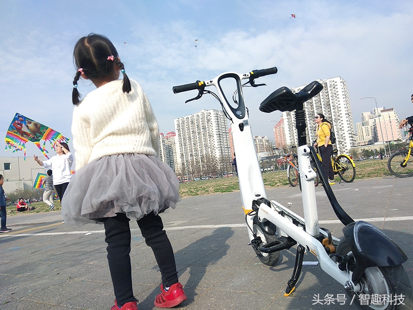 老婆儿子齐上阵视频,入门级电动车测评