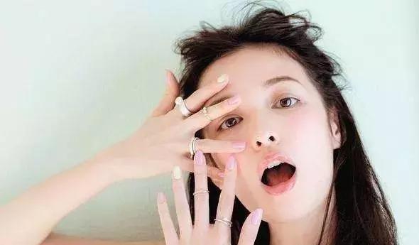 为什么自己妆看起来脏脏的,为什么开始化的妆脏脏的