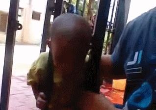 野生黄鳝会咬人吗,黄鳝怎么抓不咬人