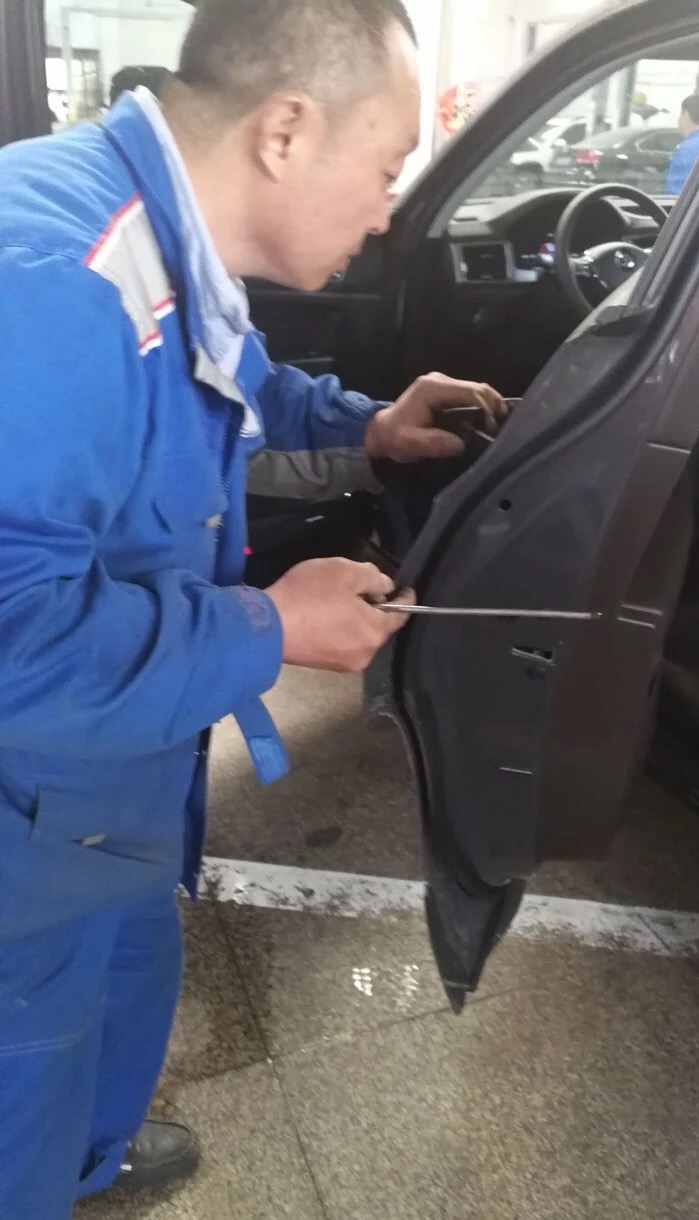 途昂提车1周,门把手坏了2次,维修师傅看了也直摇头