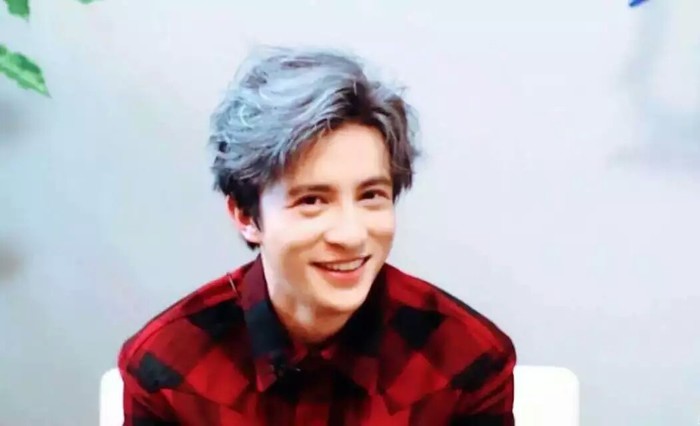 皮肤暗黄适合染奶奶灰么,奶奶灰怎么染视频教程