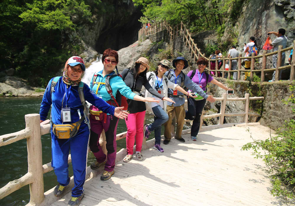 山东领秀户外：千里挺进大别山，众雄傲视天堂寨