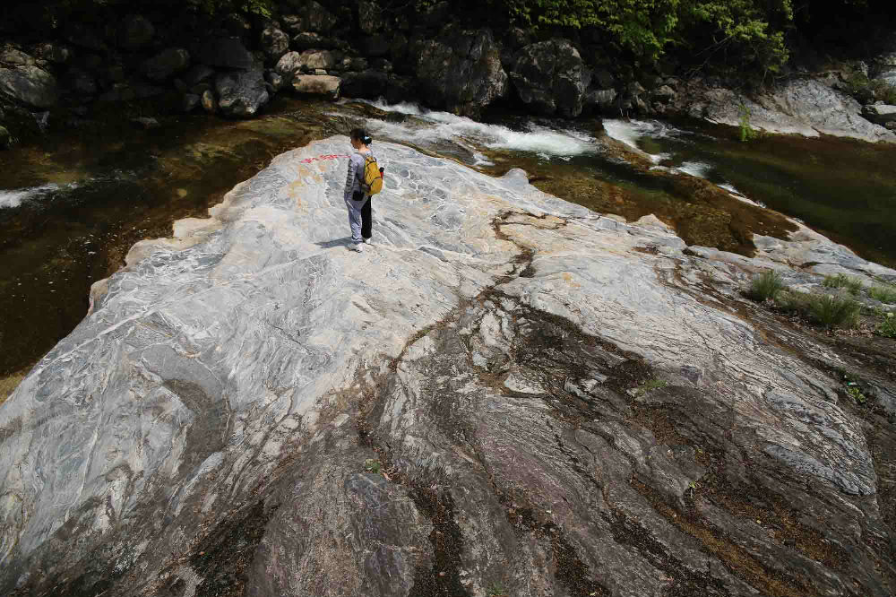山东领秀户外：千里挺进大别山，众雄傲视天堂寨