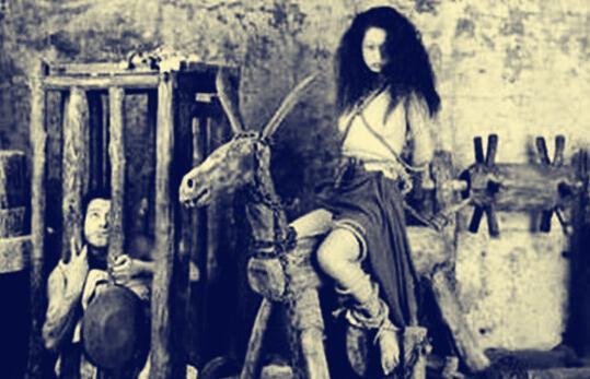 湘军攻破天京，洪秀全已死，太平军女兵为何守着天王府点火*焚自**