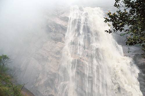太壮观!清远这个群山萦绕的天湖惊现百米大瀑布,你竟然不知道?
