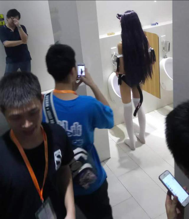 不小心走到异性厕所,你会如何应对?