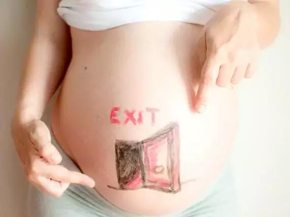 羊水破了保胎成功案例,羊水破了才发现中度污染