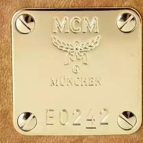 mcm双肩包大小号对照表,mcm超迷你双肩包效果图