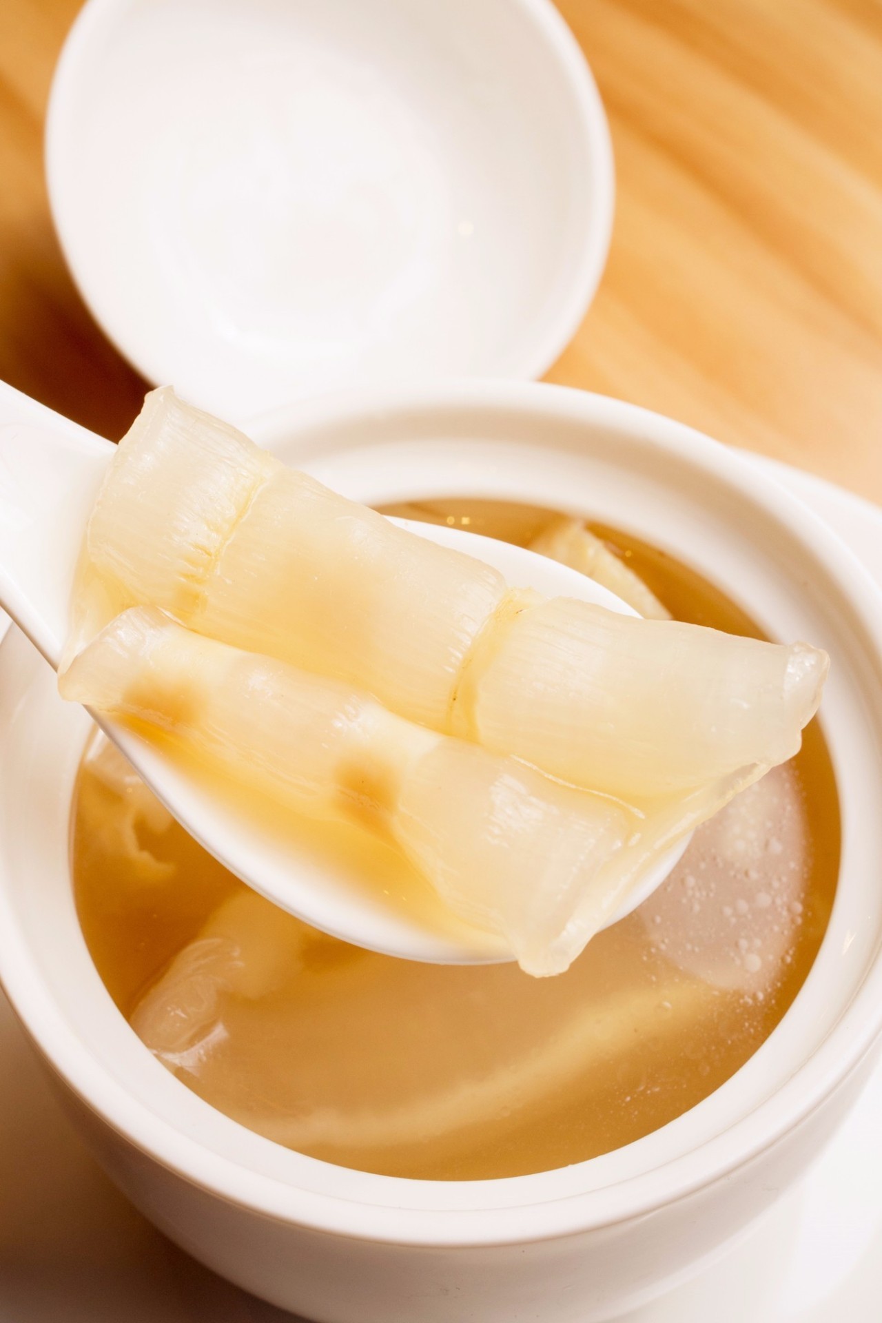 「鱼翅捞饭」震撼出席！一顿胜过十针玻尿酸，不到¥50就能吃？