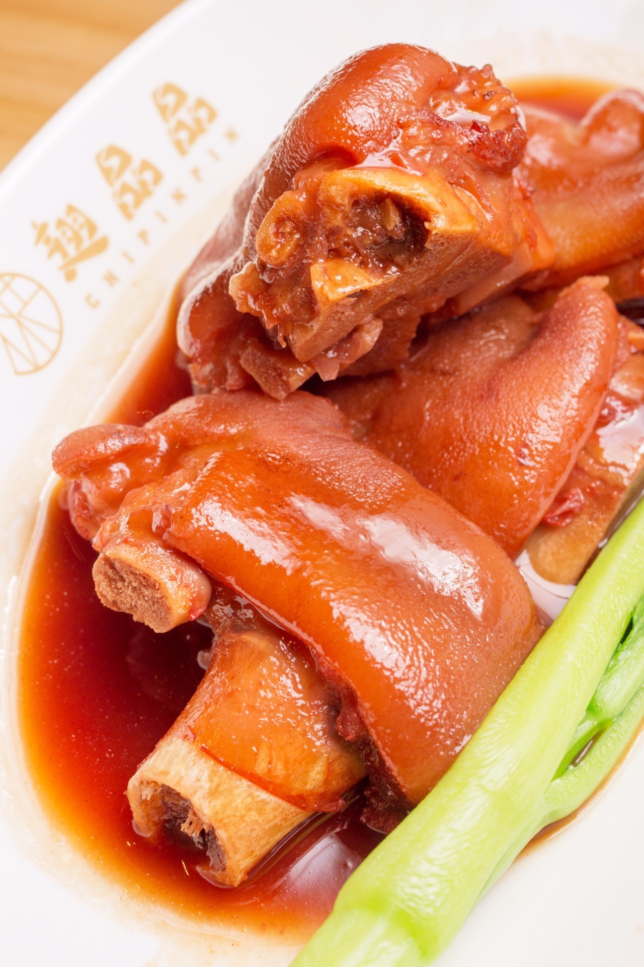 「鱼翅捞饭」震撼出席！一顿胜过十针玻尿酸，不到¥50就能吃？